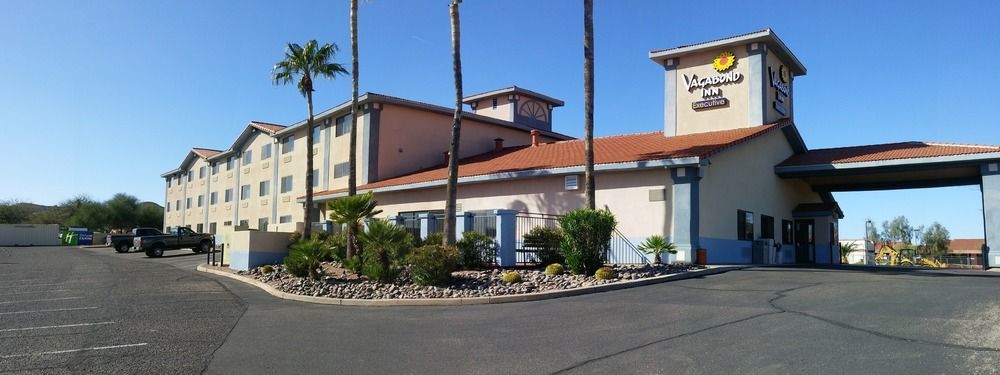 Vagabond Inn Executive Green Valley Exterior photo